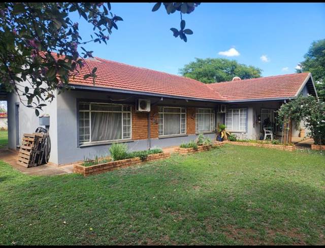 4 BEDROOM HOUSE FOR SALE IN LYDENBURG